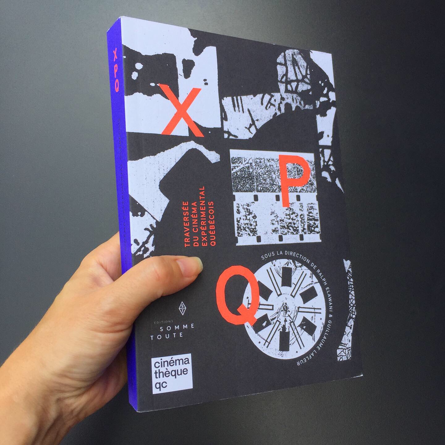 À la lumière, l’artiste est toujours présent(e)